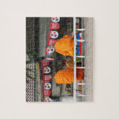 Eiscreme Break ... Buddhistische Mönche in Thailan Puzzle (Vertikal)