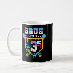 Eiscreme-Drip-Drittklässler beim Baseball in der 3 Kaffeetasse