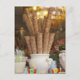 Eiscreme-Gelatinekegel im Schaufenster Postkarte