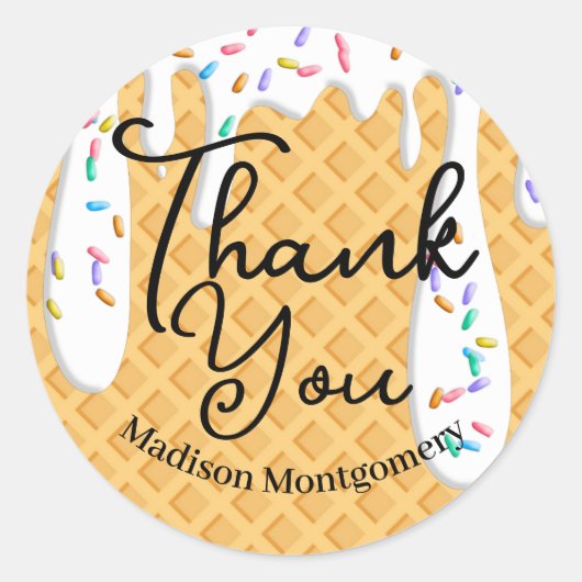 Eiscreme-Kone mit Vanilla-Zuckerguss und Sprinklen Runder Aufkleber (Vorderseite)