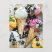 Eiscreme mit Blaubeeren und Blume Postkarte (Vorderseite)