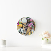 Eiscreme mit Blaubeeren und Blume Runde Wanduhr (Zuhause)