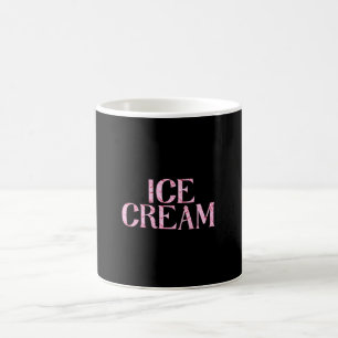 Eiscreme mit rosa Eis innen Kaffeetasse