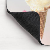 Eiscreme-Paar - Liebe bei First Lick Mousepad (Ecke)