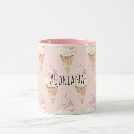 Eiscreme-Waffeln mit rosa Erdbeere-Vanille-Eis Tasse (Zentrum)