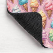 Eiscremekons auf rosa mousepad (Ecke)