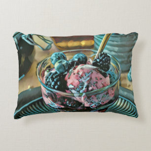 Eiscremekuchen mit Beeren Dekokissen