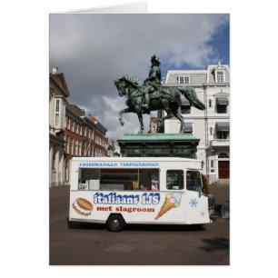 Eisdielen und Statue