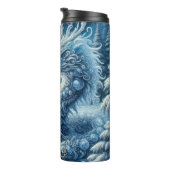 Eisdrache im Winterwald Thermosbecher (Nach rechts gedreht)