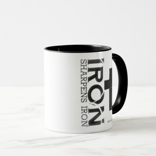 Eisen-Sharpens-Tasse Tasse (VorderseiteRechts)