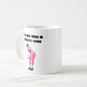 Eisen zu pumpen ist Frauenarbeit Kaffeetasse (Vorderseite Links)