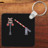 Eisenbahn überquert Barrier Zeichenkostüm D Schlüsselanhänger (Rückseite)