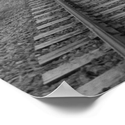 Eisenbahngleise verblassen in den Nebel des Morgen Poster (Ecke)