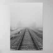 Eisenbahngleise verblassen in den Nebel des Morgen Poster (Vorne)