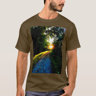 Eisenbahnweg in den Sonnenuntergang  T-Shirt