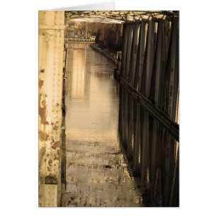 Eisenbrücke und Reflexion