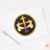 Eisenkreuz mit Tauben auf schwarzem Hintergrund Runder Aufkleber (Umschlag)