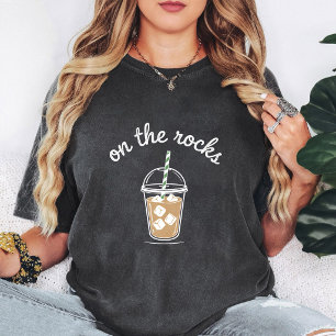 Eisgekühltes Kaffee-Design On The Rocks T-Shirt
