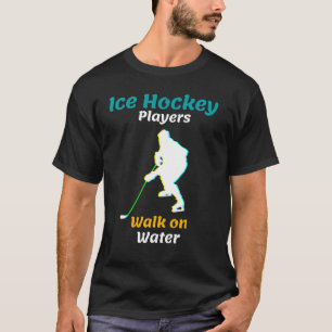 Eishockey-Spieler laufen cool auf Wasser T-Shirt
