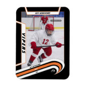 Eishockeyspieler in lebendig orangefarbenem Schwar Magnet (Vertikal)