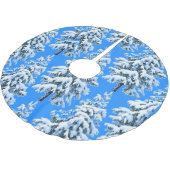 Eisige Baumträume Schneebedeckter Wald Polyester Weihnachtsbaumdecke (Schrägansicht)