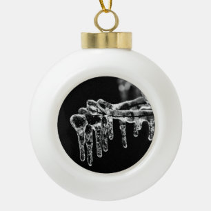 eisiger Winter eintreten Keramik Kugel-Ornament