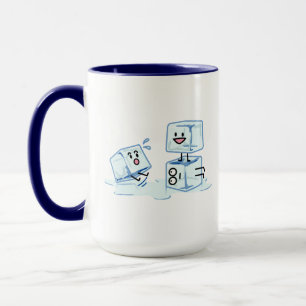eisiges Würfelwasser der Eiswürfel, das Tasse