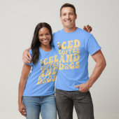Eiskaffee und Hunde Groovy Geschenk T-Shirt (Unisex)