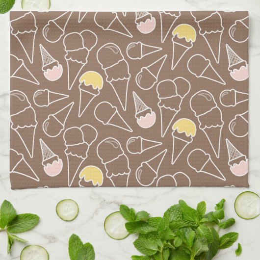 Eiskrem-Kronmuster auf braunem Boden Handtuch (Gefaltet)