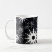 Eiskristallmuster auf Schwarz Kaffeetasse (Links)