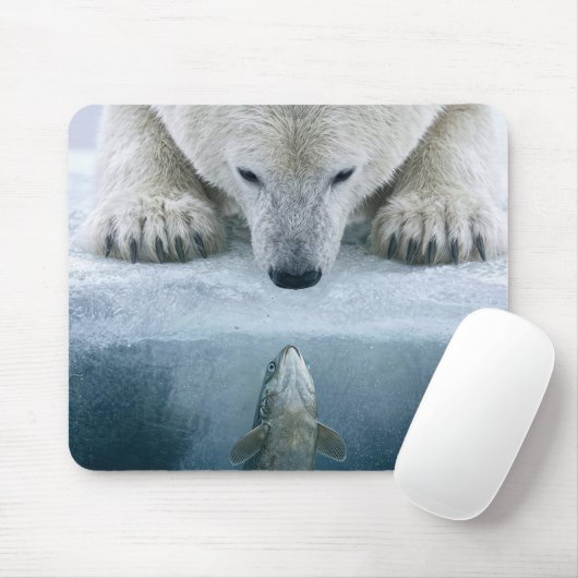 Eisstandoff zwischen Eisbär und Fisch Mousepad (Mit Mouse)