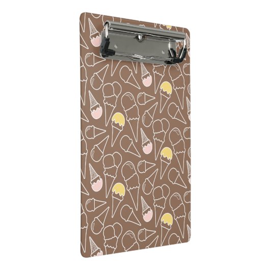 Eistüte-Muster auf Brown Mini Klemmbrett (Schrägansicht)