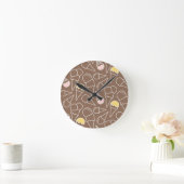 Eistüte-Muster auf Brown Runde Wanduhr (Zuhause)