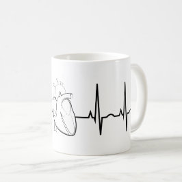 EKG mit der realistischen Herz-Kaffee-Tasse Kaffeetasse