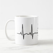 EKG mit der realistischen Herz-Kaffee-Tasse Kaffeetasse (Links)