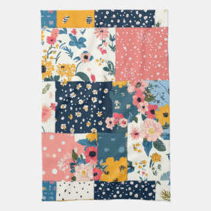 Eklektisches Korallenblau Cottage Blumen-Patchwork Geschirrtuch