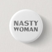 "eklige Frau", graue Buchstaben, weißer Hintergrun Button (Vorderseite)