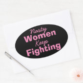 Eklige Frauen Behielt Kämpfe Ovaler Aufkleber (Umschlag)