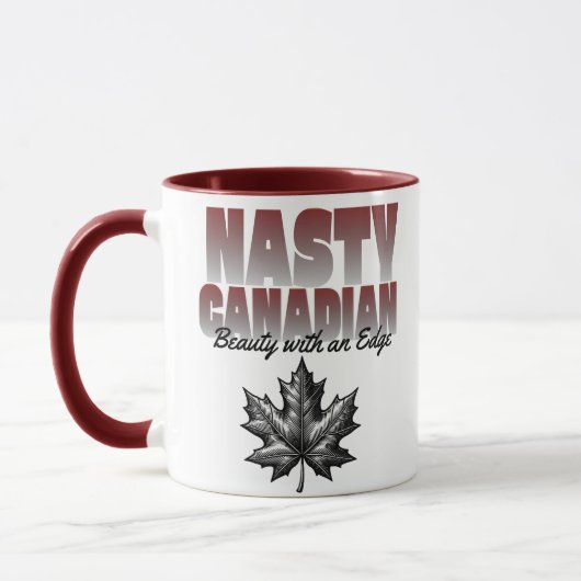 Eklige kanadische Schönheit mit Edge Maple Leaf Tasse (Links)