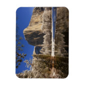 El Capitan reflektiert in den Merced River in Magnet (Vertikal)