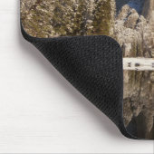 El Capitan reflektiert in den Merced River in Mousepad (Ecke)