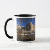El Capitan reflektiert in den Merced River in Tasse (Links)