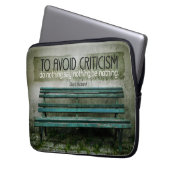 Elbert Hubbard Inspiration Zitat "Kritik" Laptopschutzhülle (Vorderseite Links)