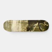 Elch, der seinen Kopf ins Wasser taucht Skateboard (Horizontal)
