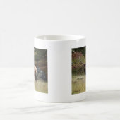 Elch im Wilden Kaffeetasse (Mittel)