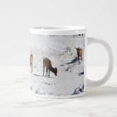 Elch in der Schneejumbo-Tasse Jumbo-Tasse (Rechts)