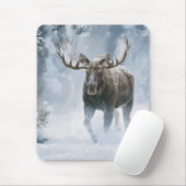 Elchbulle durchquert borealen Schnee Mousepad (Mit Mouse)