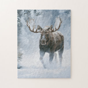 Elchbulle durchquert borealen Schnee Puzzle