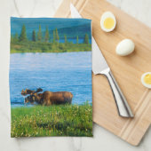 Elchbulle im Wonder Lake Geschirrtuch (Viertel Falte)