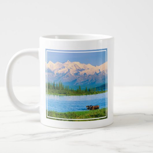 Elchbulle im Wonder Lake Jumbo-Tasse (Links)